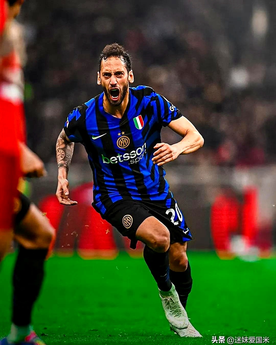 AC米兰训练开放日,集结日队长鼓劲引欢呼,足总杯在即,细节决定成败 AC米兰训练开放日,集结日队长鼓劲引欢呼,足总杯在即,细节决定成败