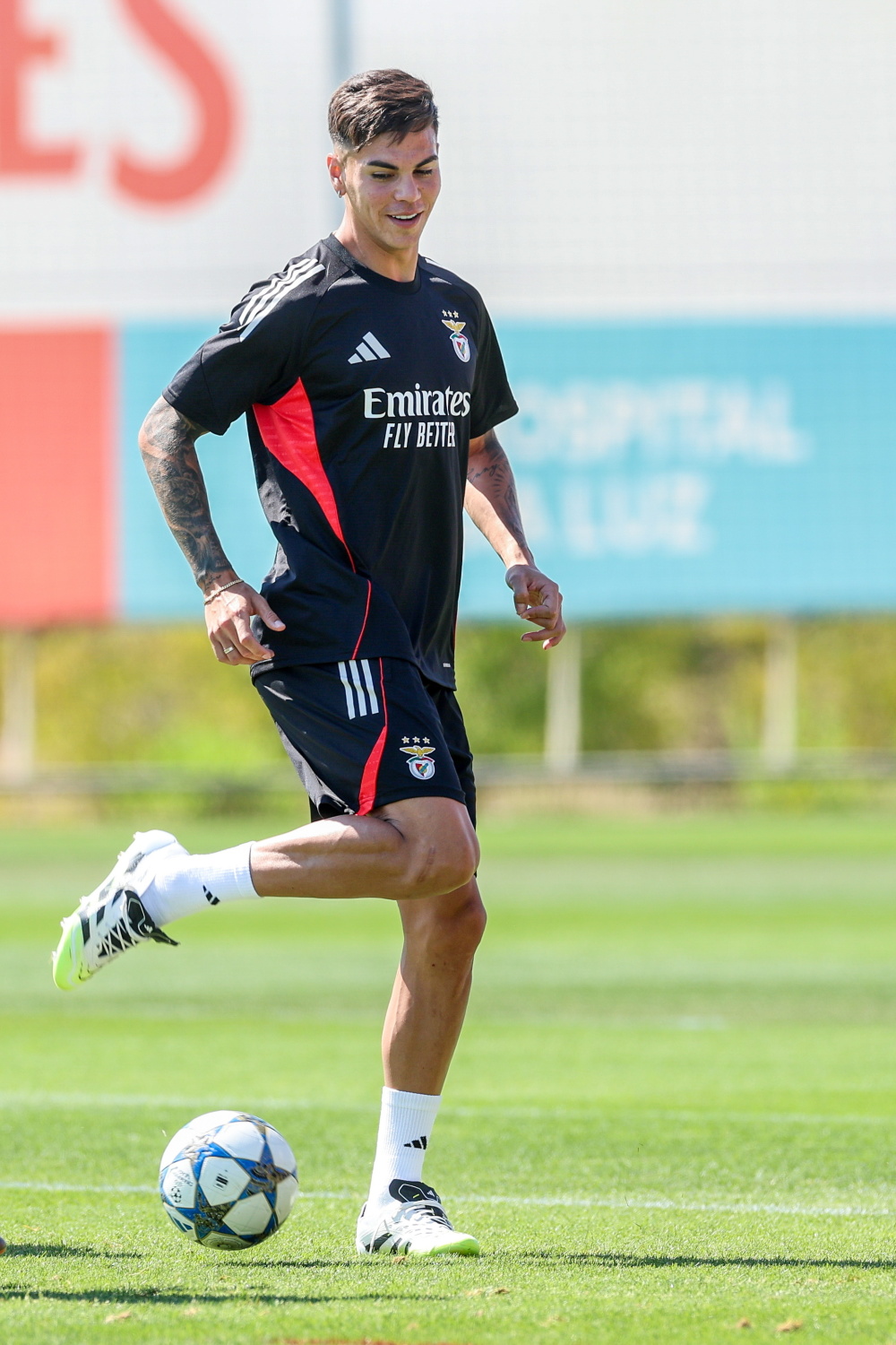 关于今晨体能课后，洛杉矶快船扳平良机备战欧冠，赛场秩序良好，身体对抗强度拉满的信息-开云网站